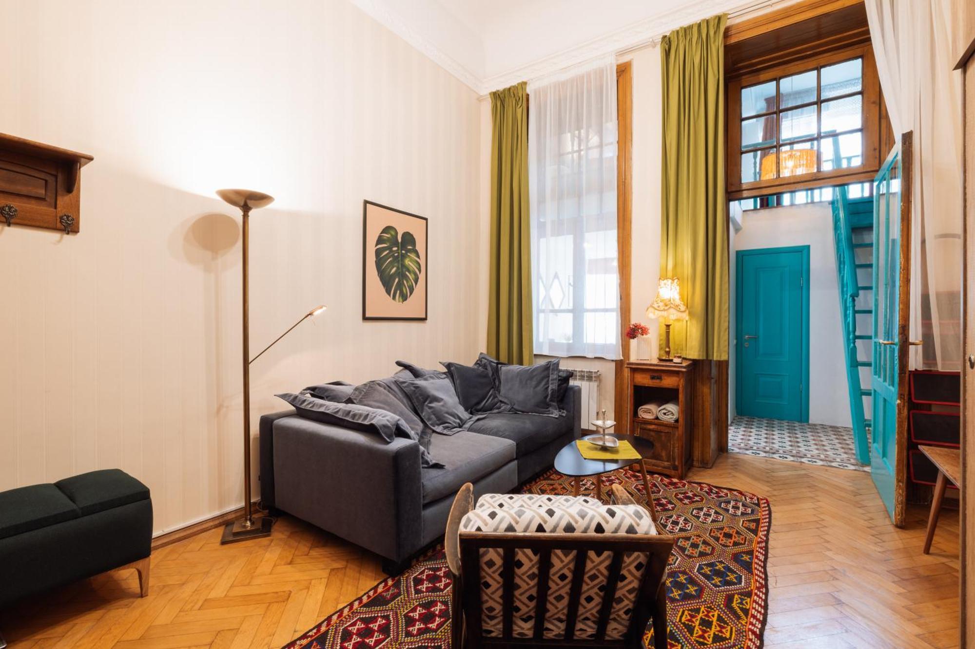 Historical Spirit Duplex Loft Apartment *